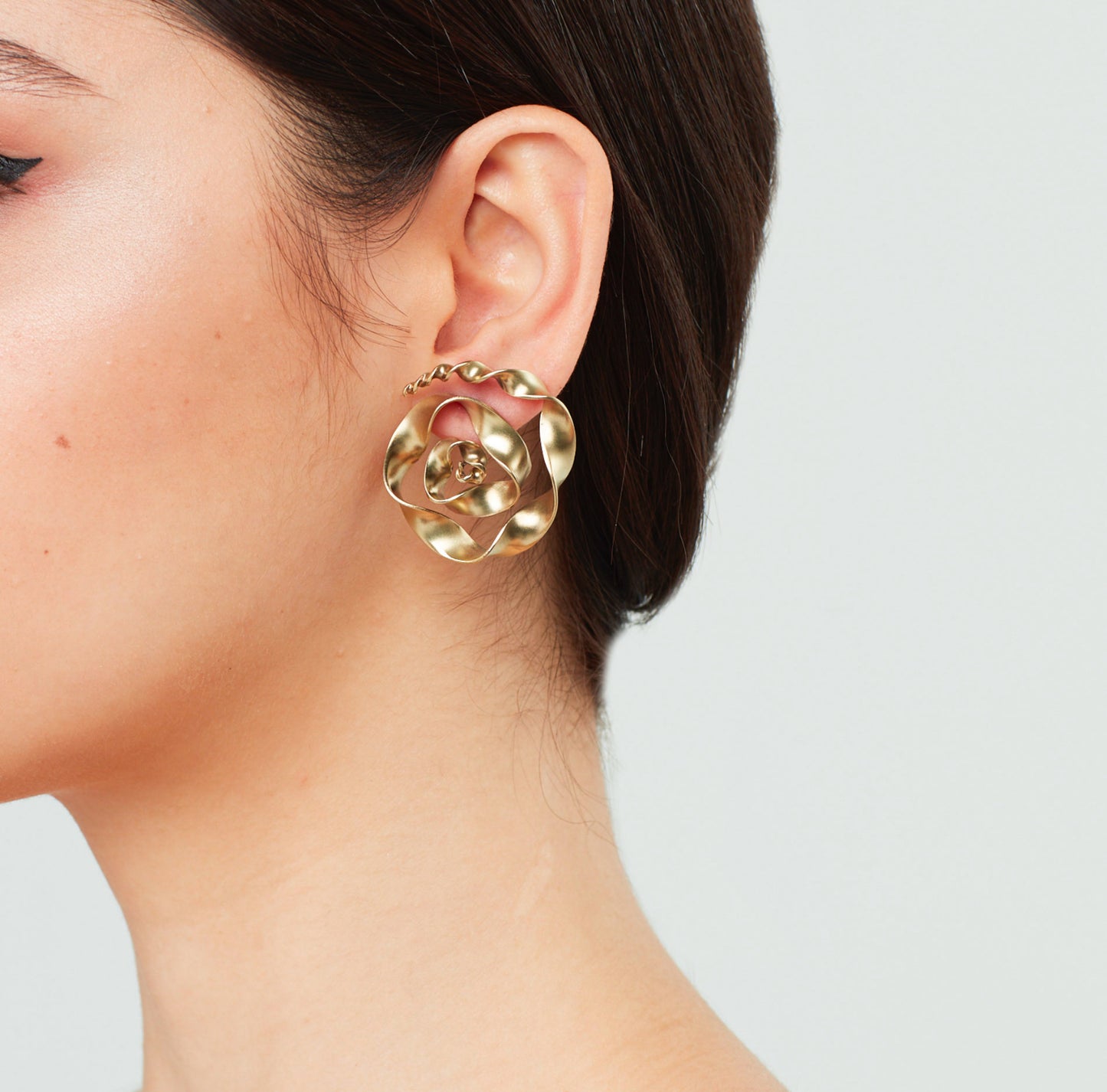 ZEWORKS ROSES BURMA EARRING